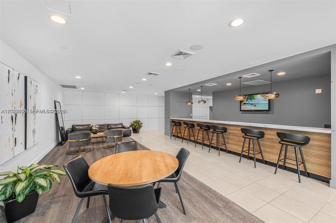 Activo con contrato: $460,000 (2 camas, 2 baños, 1149 Pies cuadrados)