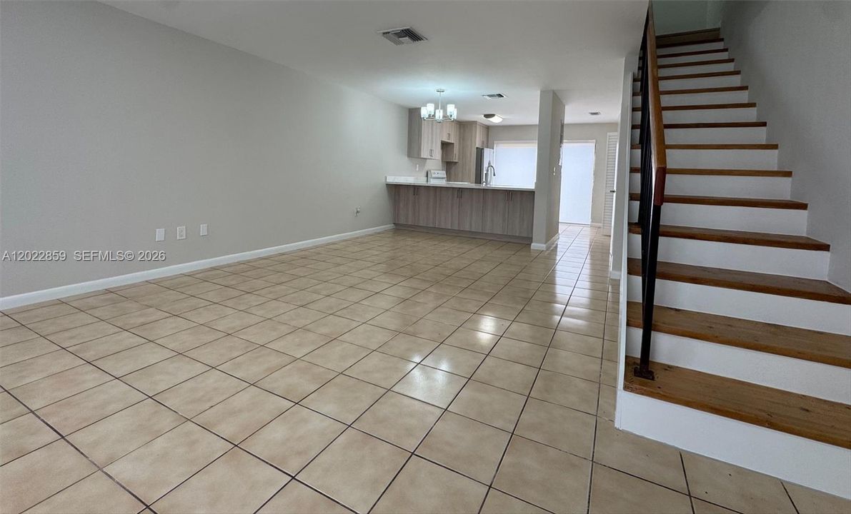 Active With Contract: $2,790 (2 beds, 2 baths, 1164 Square Feet)