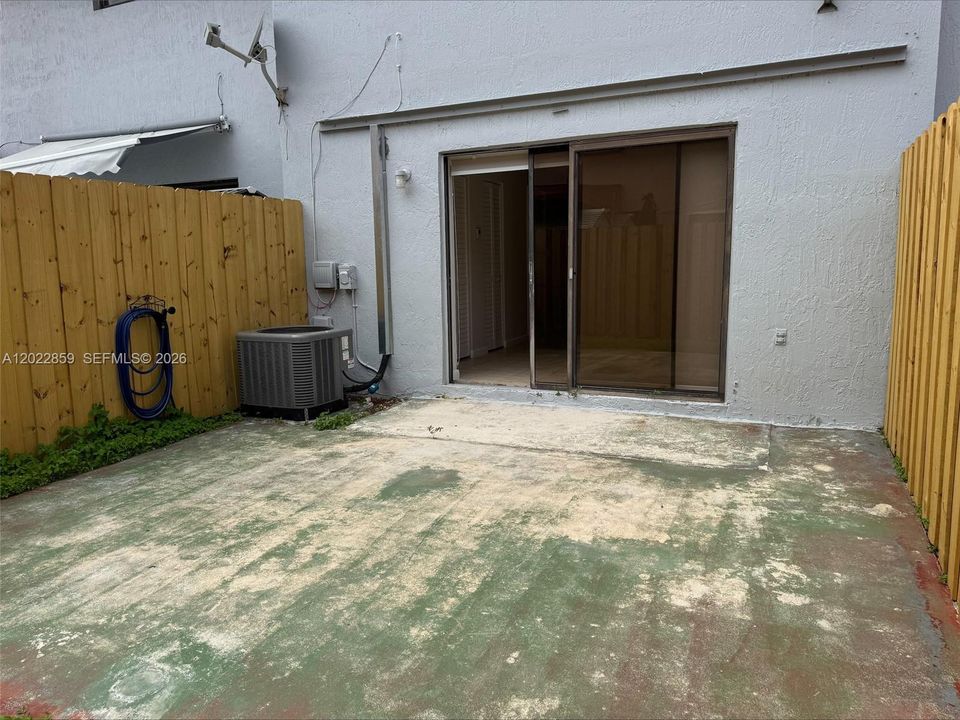 Active With Contract: $2,790 (2 beds, 2 baths, 1164 Square Feet)