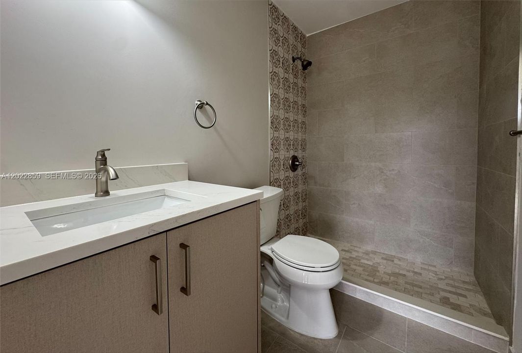 Active With Contract: $2,790 (2 beds, 2 baths, 1164 Square Feet)