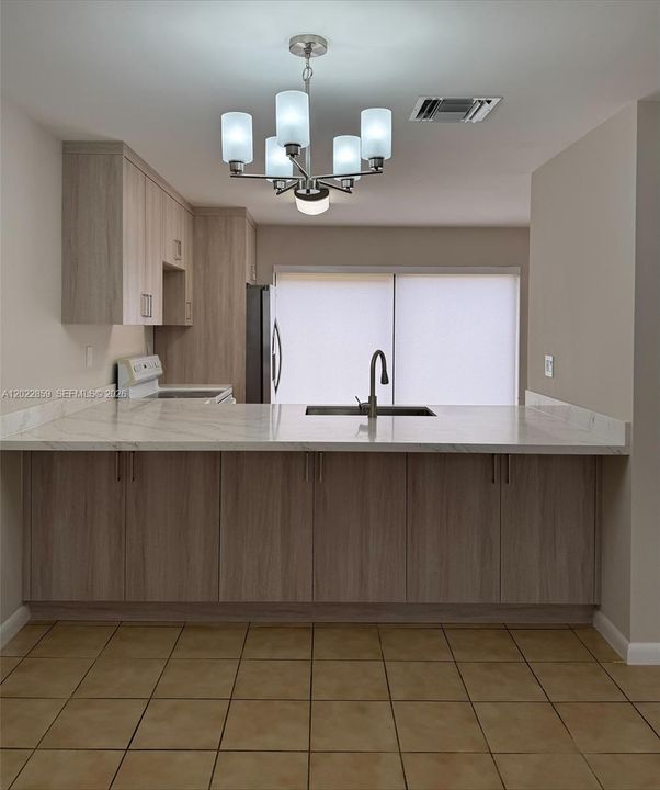 Active With Contract: $2,790 (2 beds, 2 baths, 1164 Square Feet)