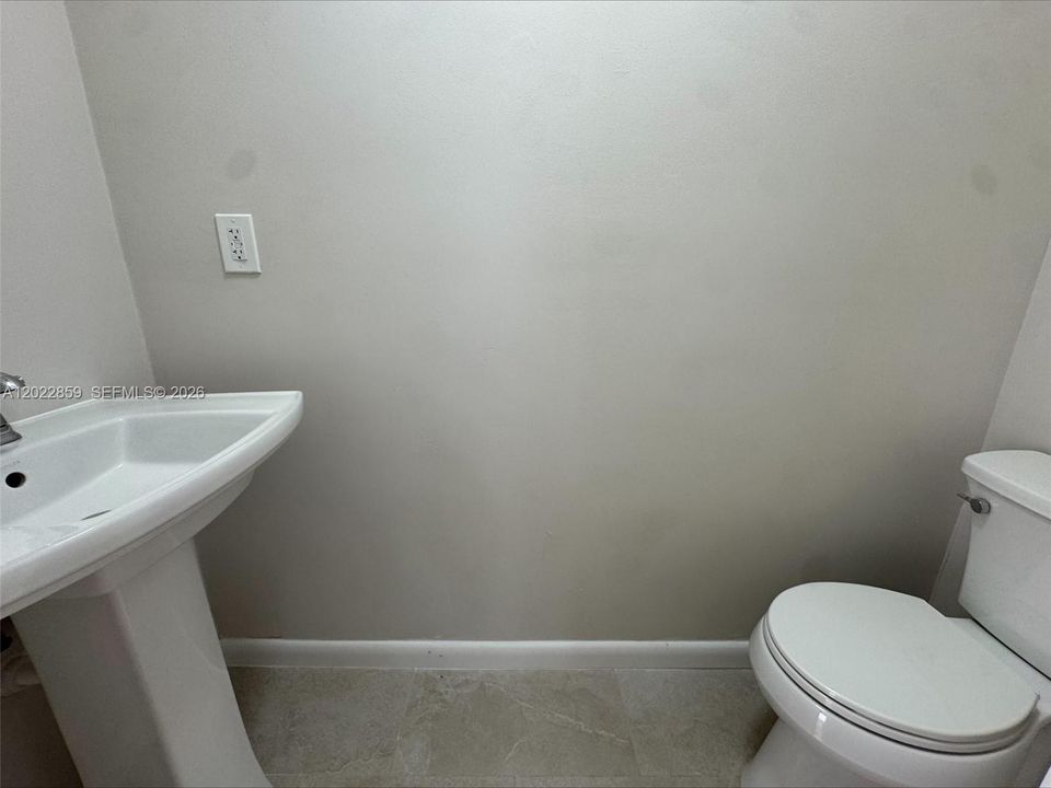 Active With Contract: $2,790 (2 beds, 2 baths, 1164 Square Feet)