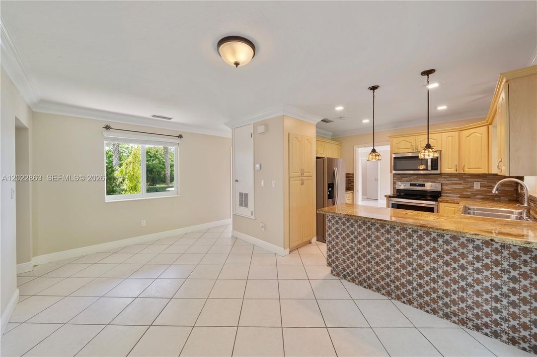 For Rent: $4,800 (4 beds, 3 baths, 1672 Square Feet)
