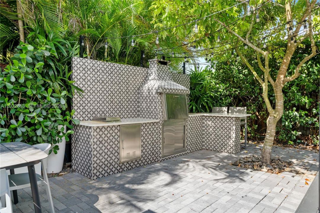For Rent: $4,800 (4 beds, 3 baths, 1672 Square Feet)