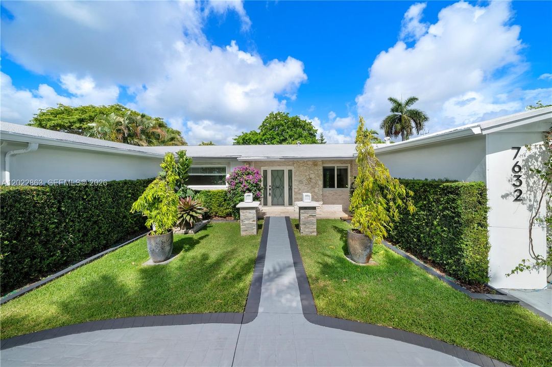 For Rent: $4,800 (4 beds, 3 baths, 1672 Square Feet)