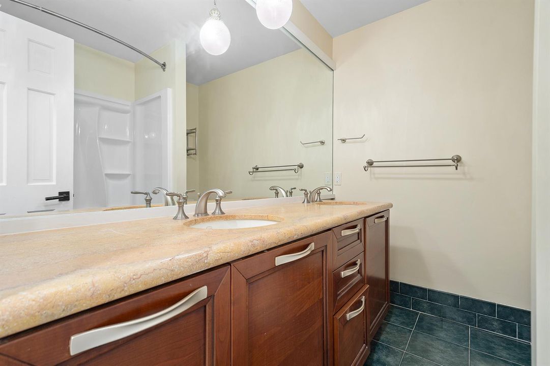 019-3731Northeast29thAvenue-LighthousePo