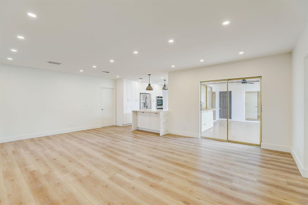 N 45th Ave-013
