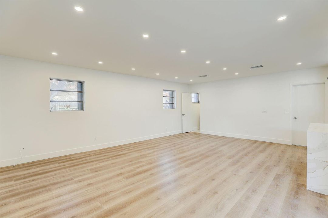 N 45th Ave-014