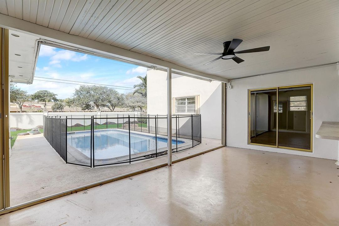 N 45th Ave-033