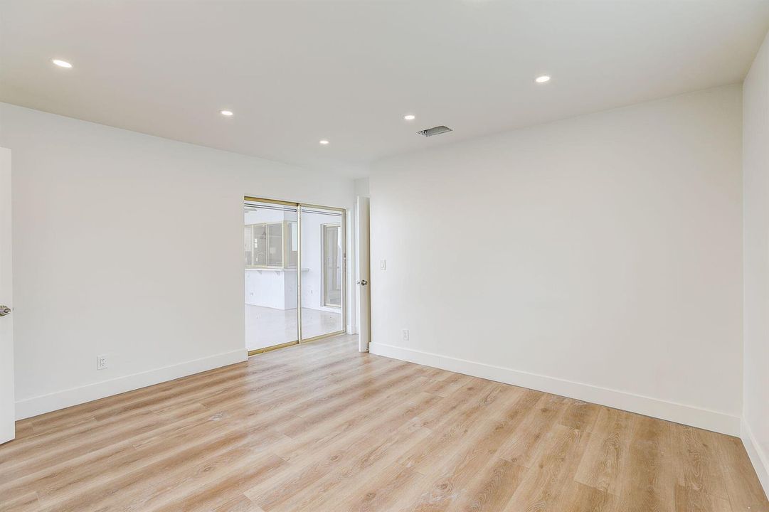 N 45th Ave-026