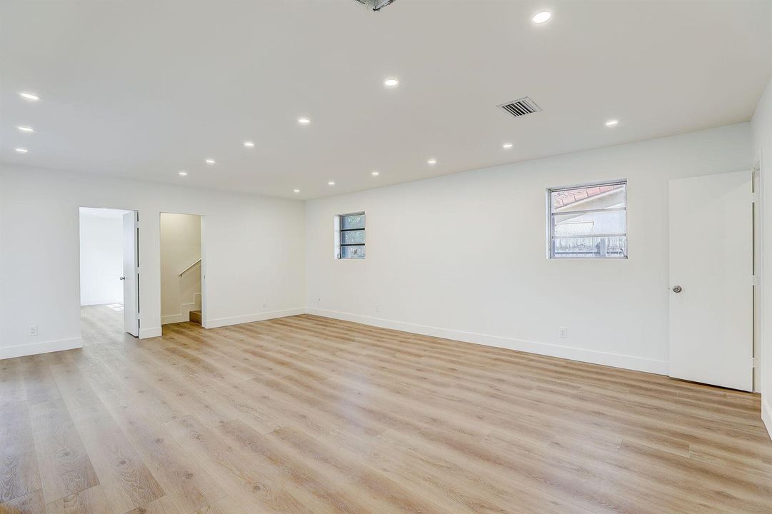 N 45th Ave-012