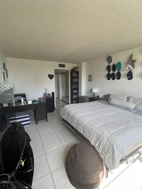 For Sale: $189,000 (1 beds, 1 baths, 1066 Square Feet)