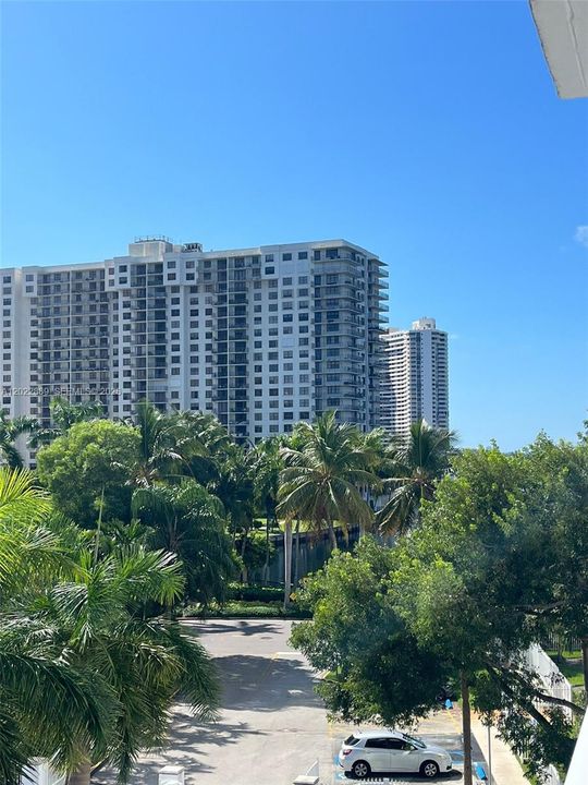 For Sale: $189,000 (1 beds, 1 baths, 1066 Square Feet)