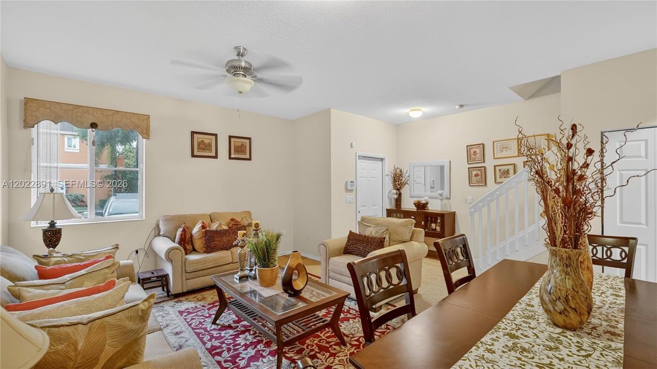 En Venta: $430,000 (3 camas, 2 baños, 1656 Pies cuadrados)