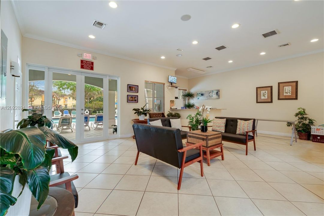En Venta: $430,000 (3 camas, 2 baños, 1656 Pies cuadrados)
