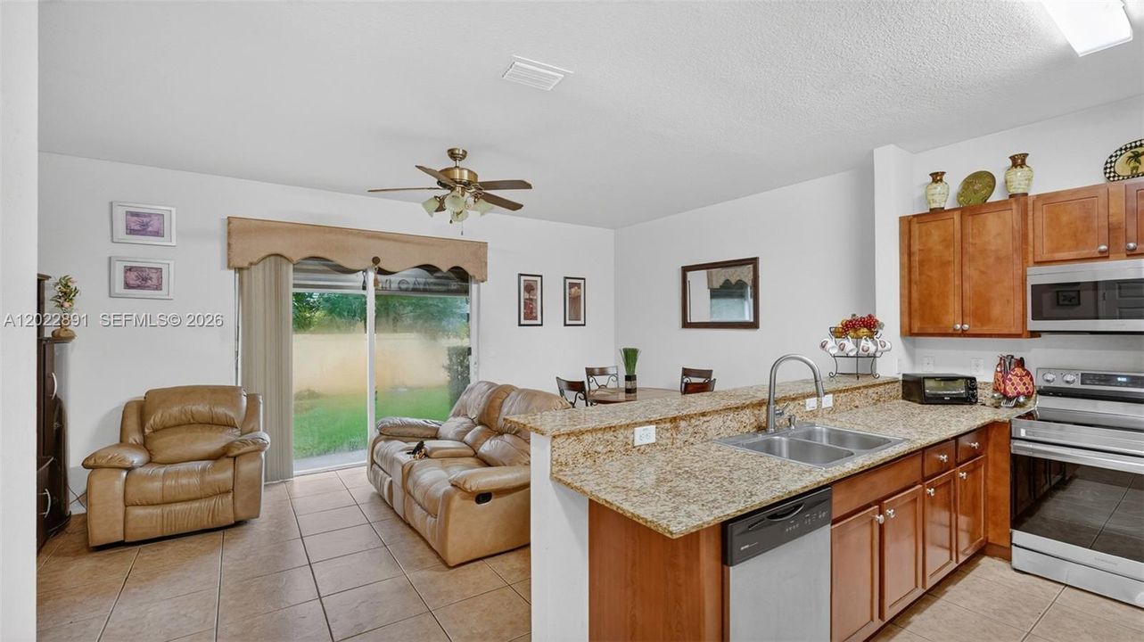 En Venta: $430,000 (3 camas, 2 baños, 1656 Pies cuadrados)
