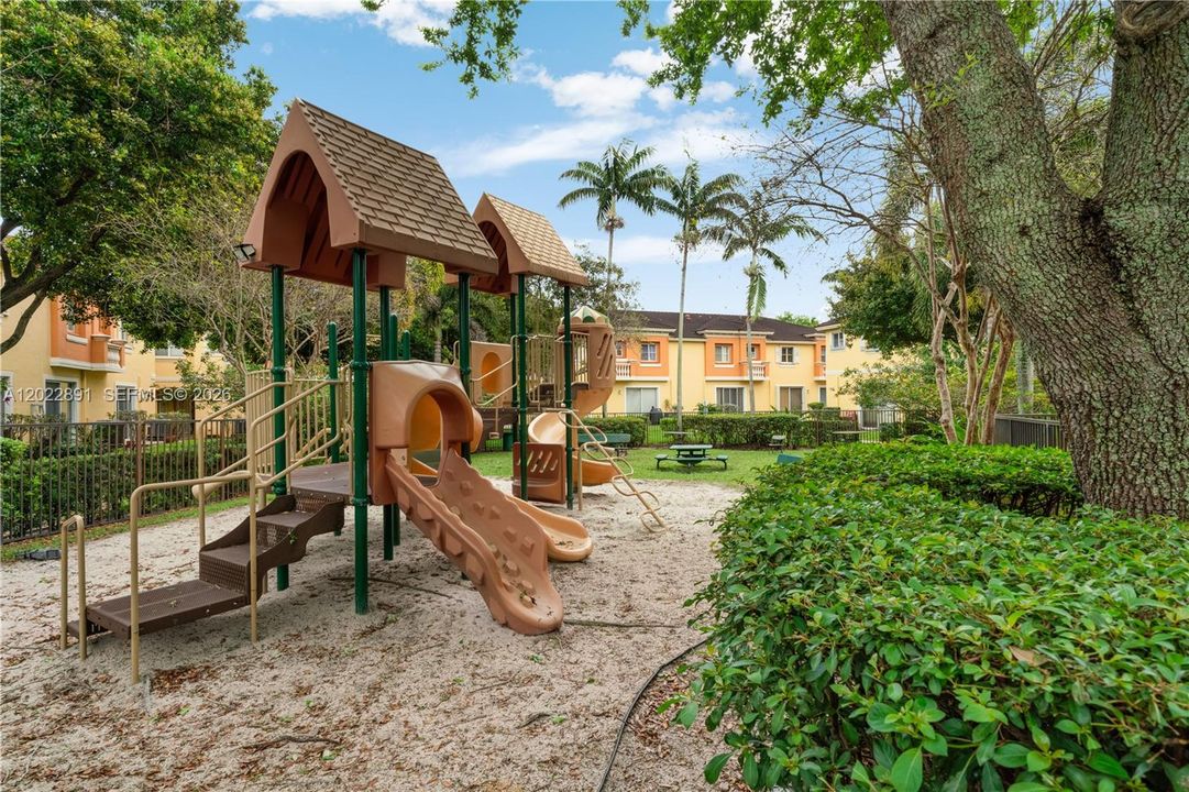 En Venta: $430,000 (3 camas, 2 baños, 1656 Pies cuadrados)