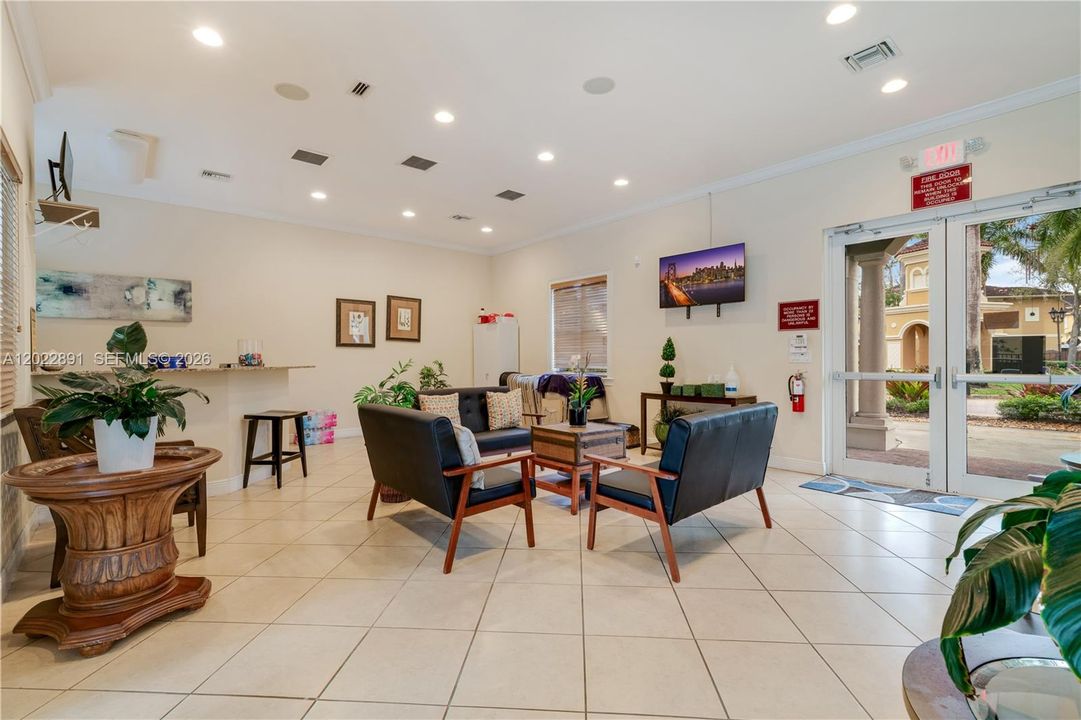 En Venta: $430,000 (3 camas, 2 baños, 1656 Pies cuadrados)