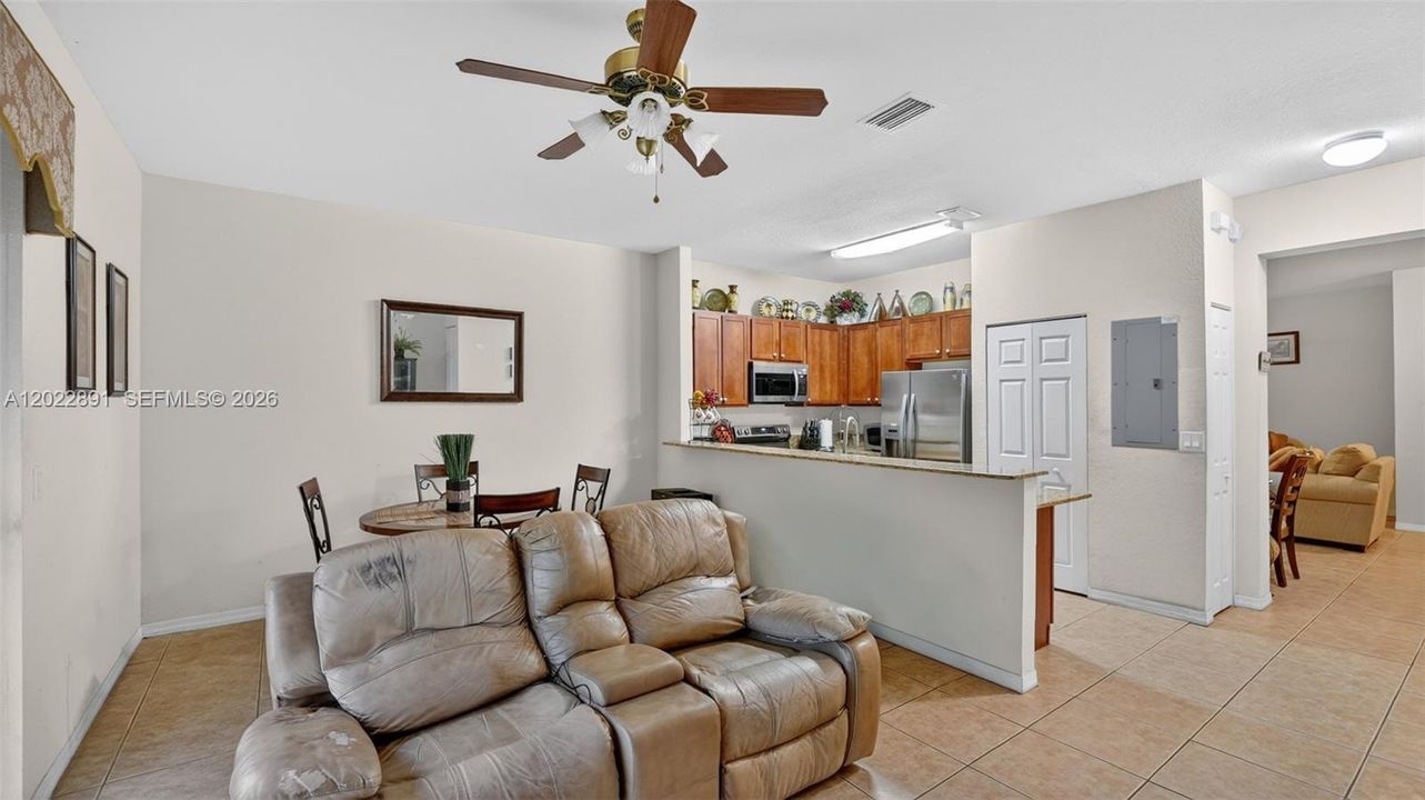 En Venta: $430,000 (3 camas, 2 baños, 1656 Pies cuadrados)