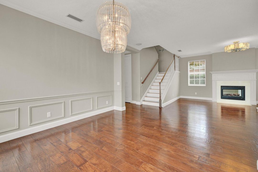 dining to stairs 221