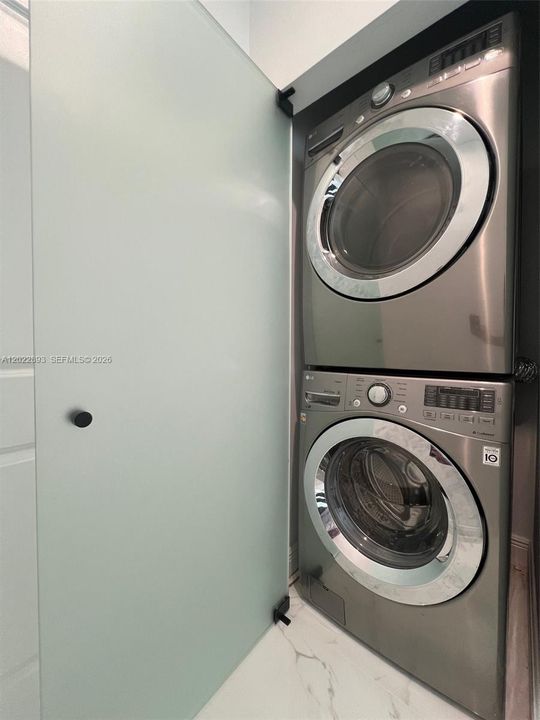 For Rent: $4,400 (2 beds, 2 baths, 1251 Square Feet)