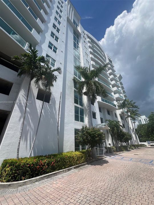 For Rent: $4,400 (2 beds, 2 baths, 1251 Square Feet)