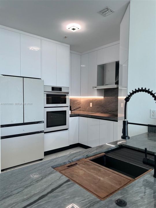 For Rent: $4,400 (2 beds, 2 baths, 1251 Square Feet)