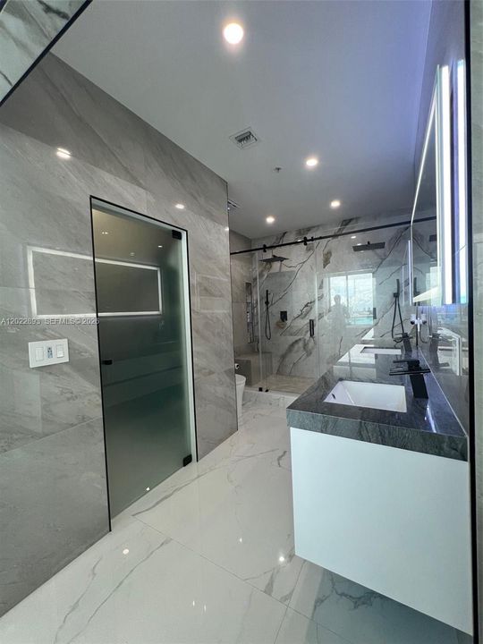 For Rent: $4,400 (2 beds, 2 baths, 1251 Square Feet)
