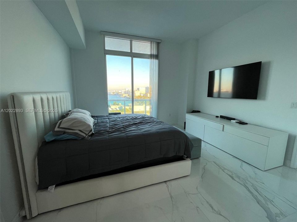 For Rent: $4,400 (2 beds, 2 baths, 1251 Square Feet)