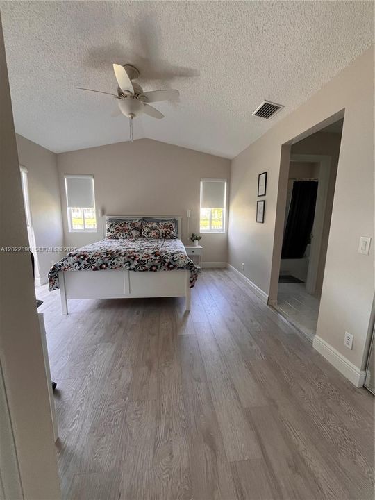 Master Bedroom w/walk-in Closet