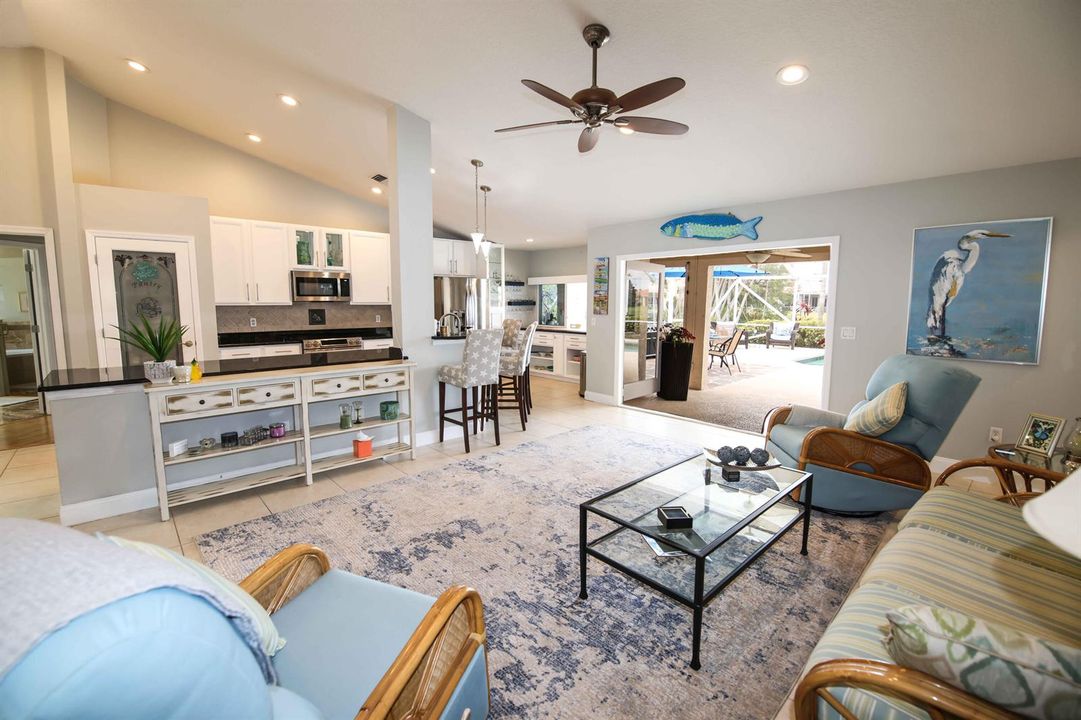 FamilyRoom/Kitchen