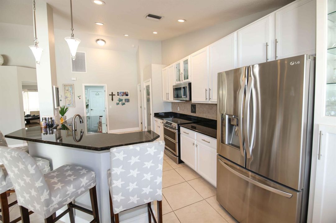 Breakfast bar & Kitchen