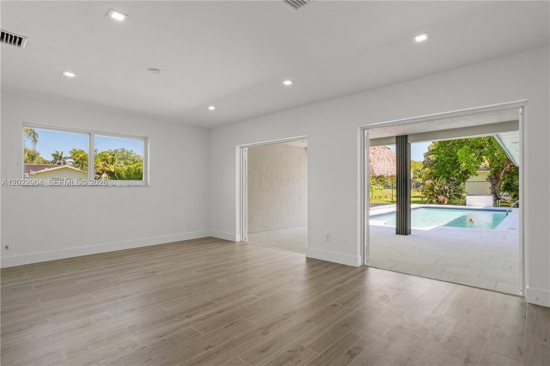 For Sale: $2,100,000 (4 beds, 3 baths, 2981 Square Feet)