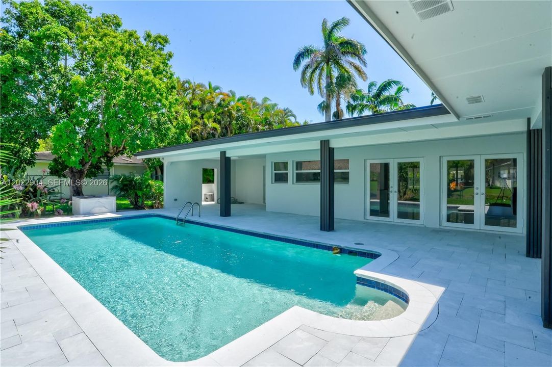 For Sale: $2,100,000 (4 beds, 3 baths, 2981 Square Feet)