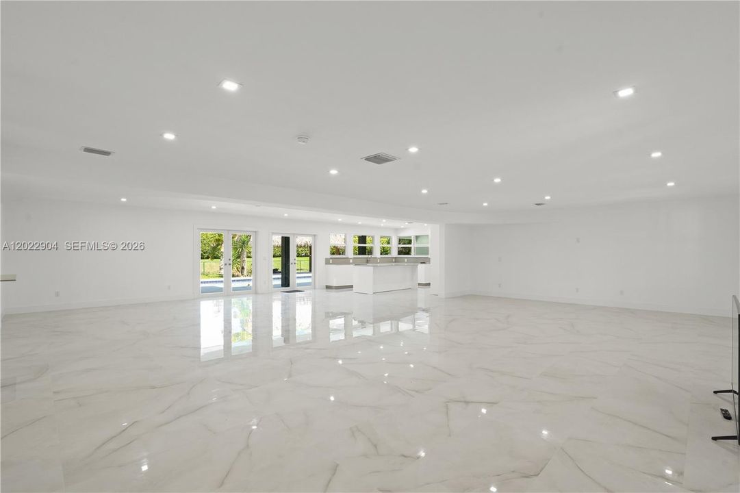 For Sale: $2,100,000 (4 beds, 3 baths, 2981 Square Feet)