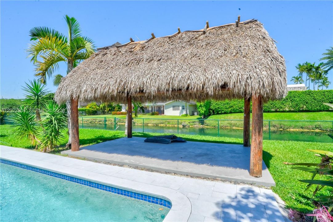 For Sale: $2,100,000 (4 beds, 3 baths, 2981 Square Feet)