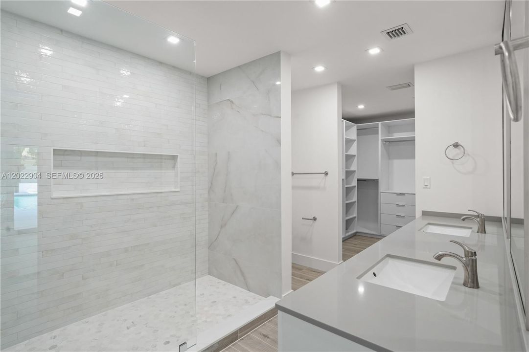 For Sale: $2,100,000 (4 beds, 3 baths, 2981 Square Feet)