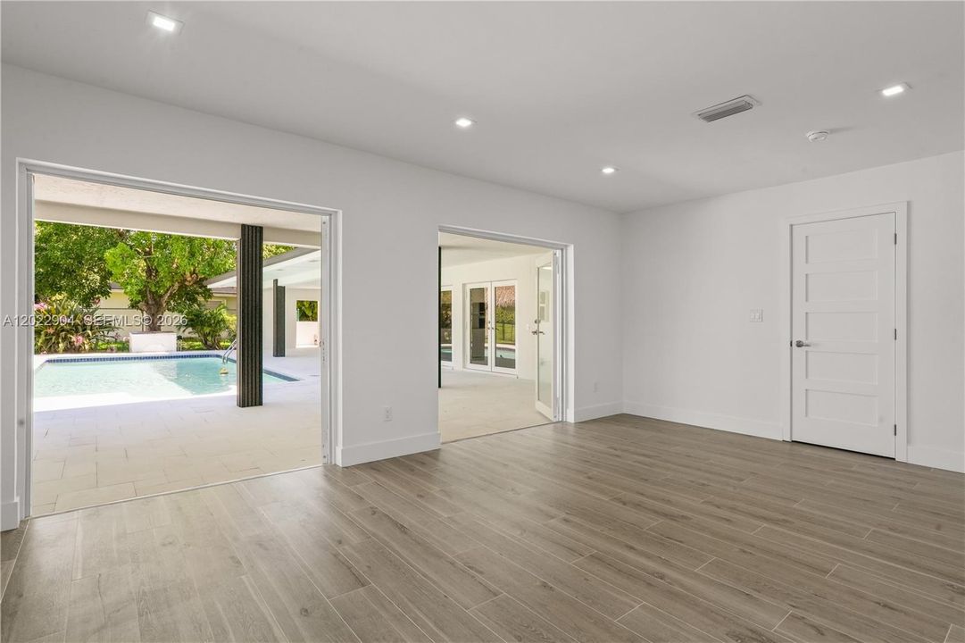 For Sale: $2,100,000 (4 beds, 3 baths, 2981 Square Feet)