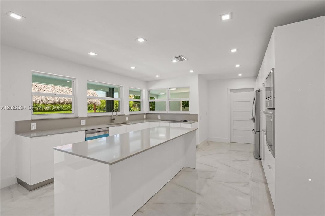 For Sale: $2,100,000 (4 beds, 3 baths, 2981 Square Feet)