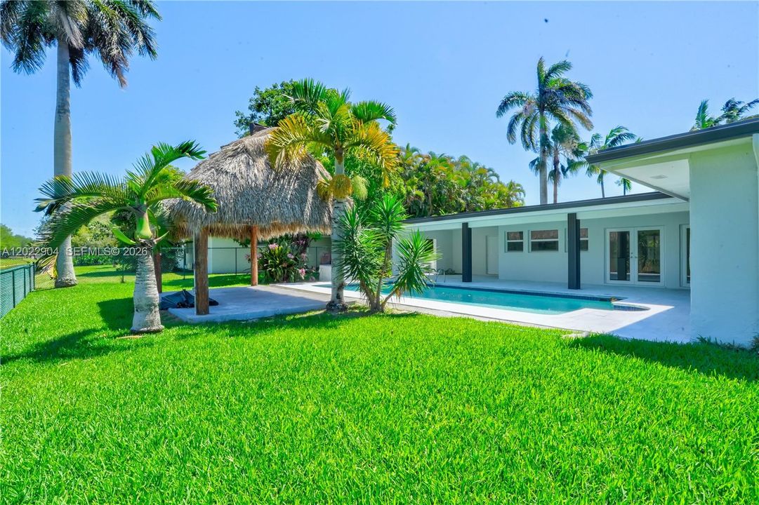 For Sale: $2,100,000 (4 beds, 3 baths, 2981 Square Feet)