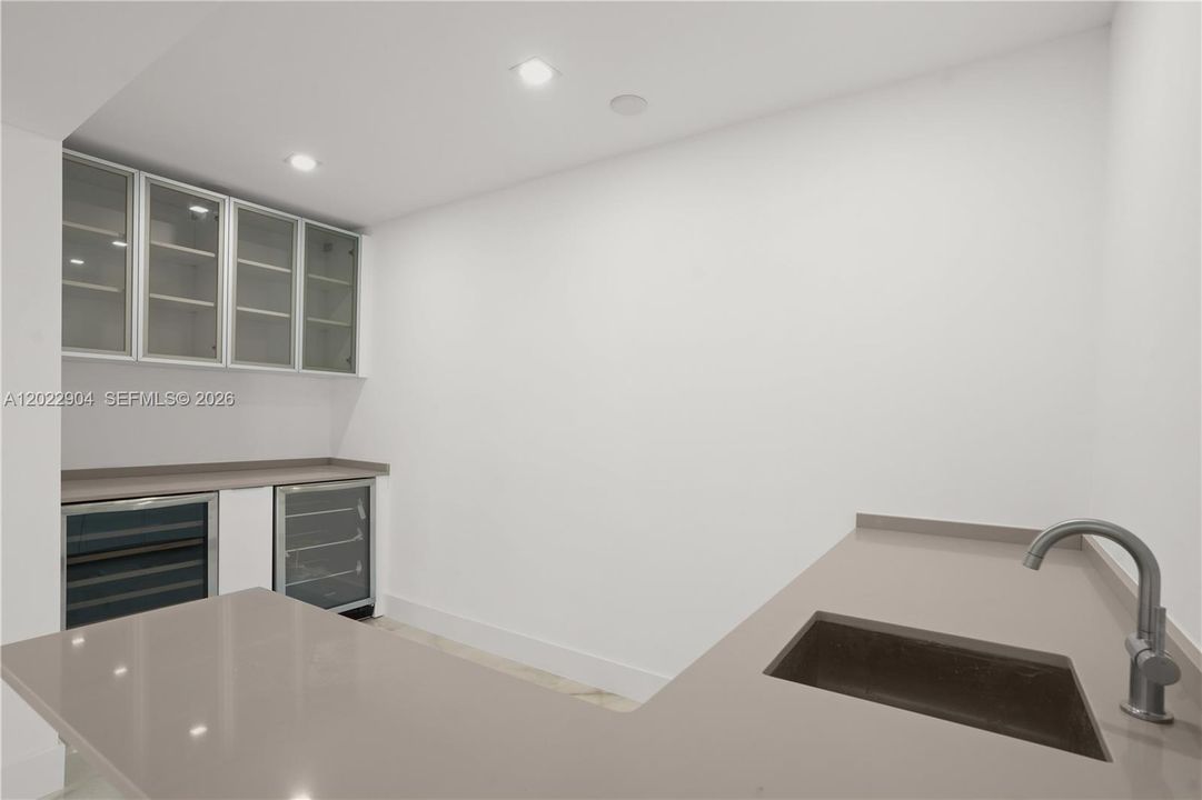 For Sale: $2,100,000 (4 beds, 3 baths, 2981 Square Feet)