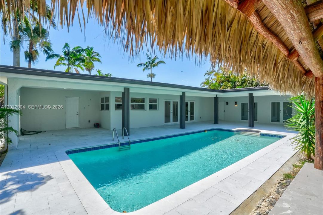 For Sale: $2,100,000 (4 beds, 3 baths, 2981 Square Feet)