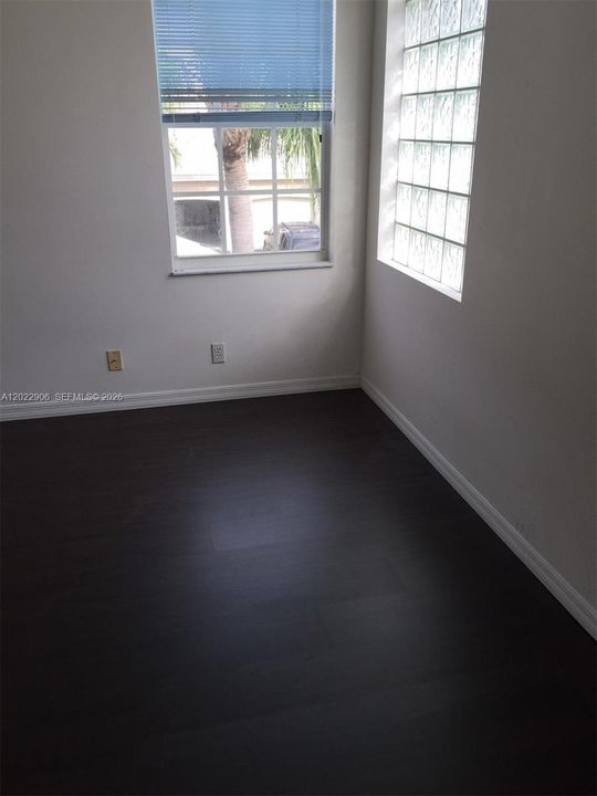 For Rent: $3,500 (3 beds, 2 baths, 1469 Square Feet)
