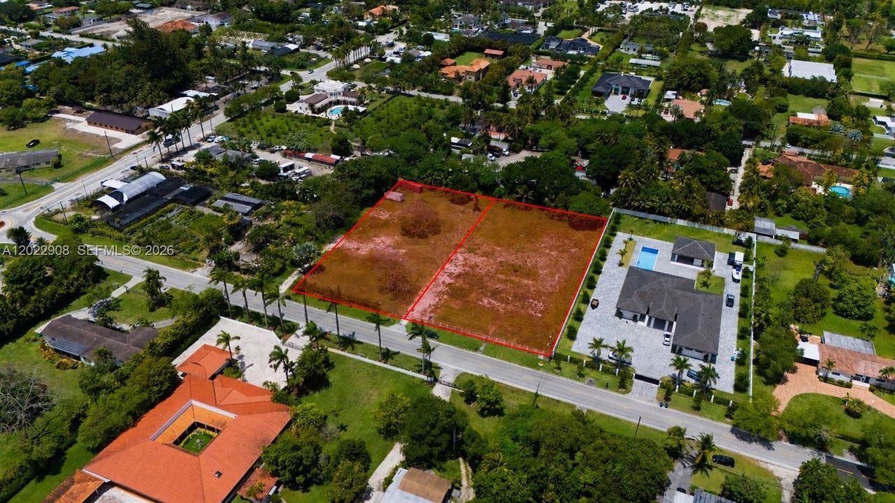 На продажу: $1,755,000 (1.06 acres)