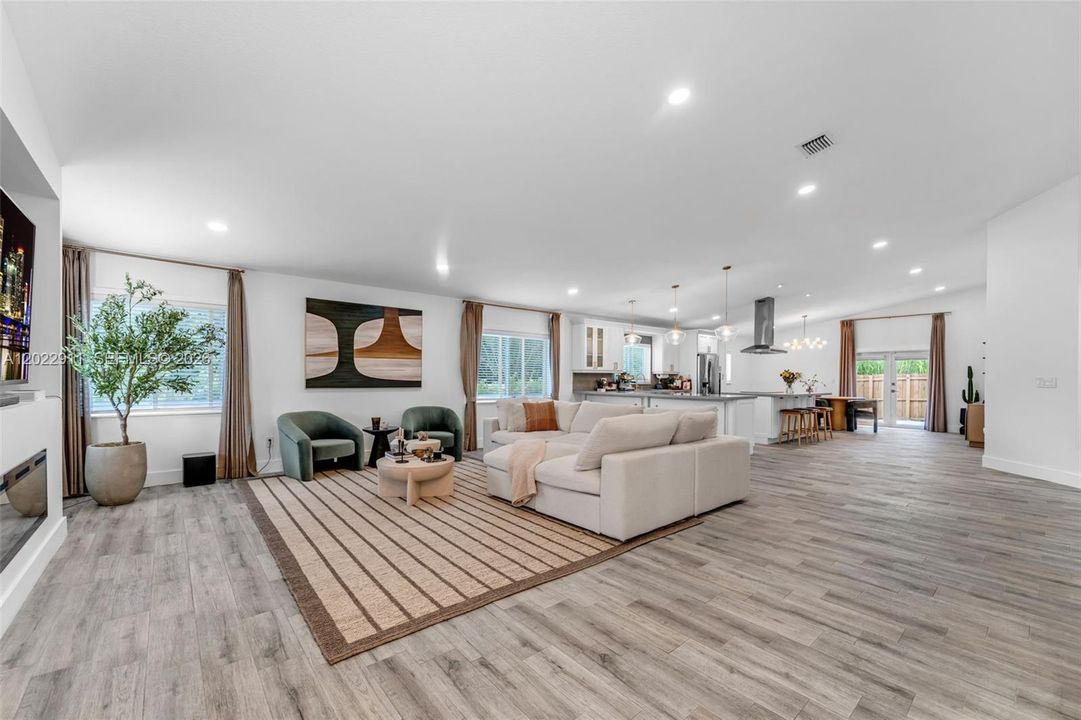 For Sale: $835,000 (4 beds, 3 baths, 1979 Square Feet)