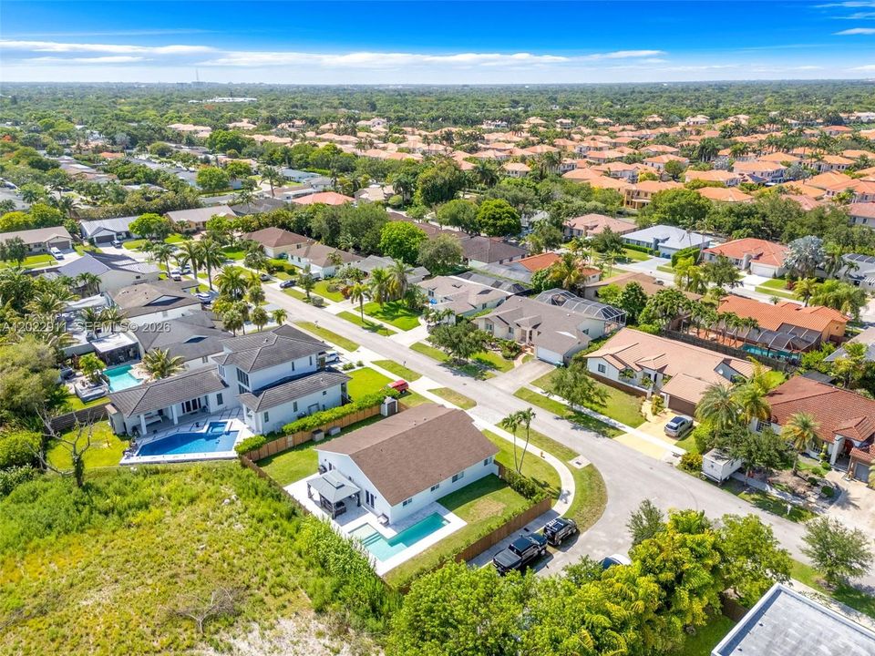 For Sale: $835,000 (4 beds, 3 baths, 1979 Square Feet)
