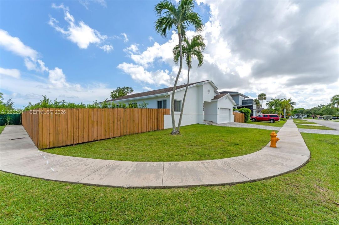 For Sale: $835,000 (4 beds, 3 baths, 1979 Square Feet)