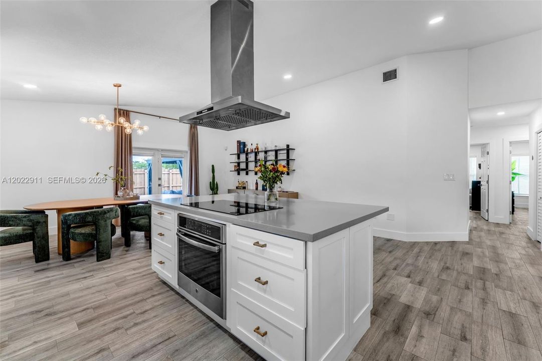 For Sale: $835,000 (4 beds, 3 baths, 1979 Square Feet)