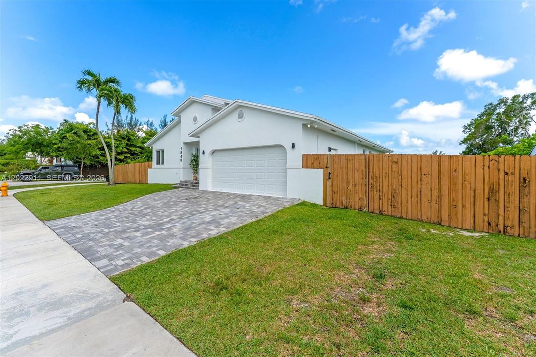 For Sale: $835,000 (4 beds, 3 baths, 1979 Square Feet)