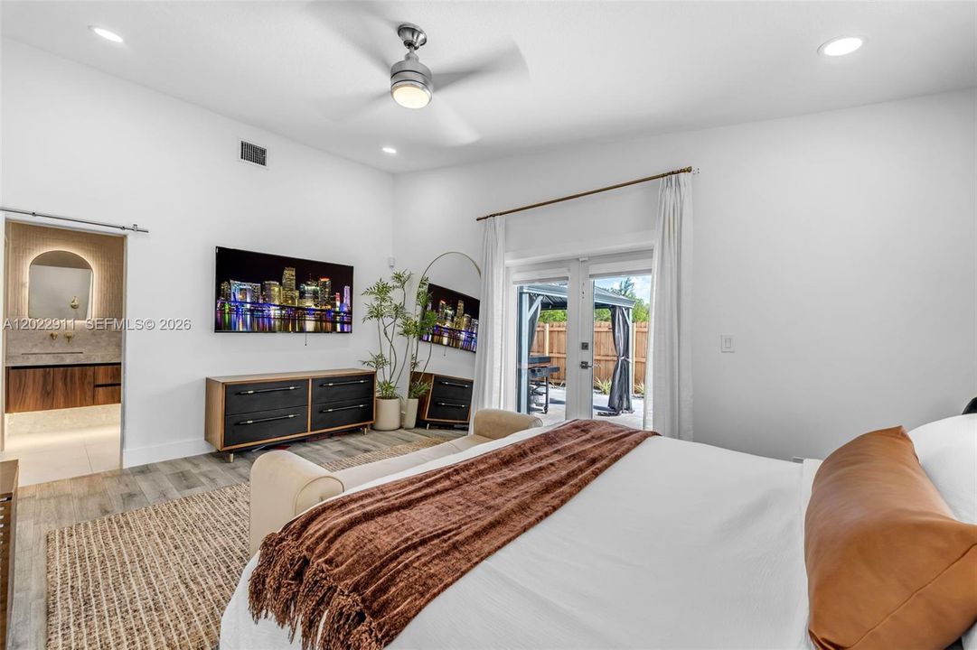 For Sale: $835,000 (4 beds, 3 baths, 1979 Square Feet)